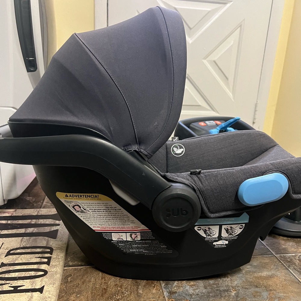 Uppababy mesa car seat.